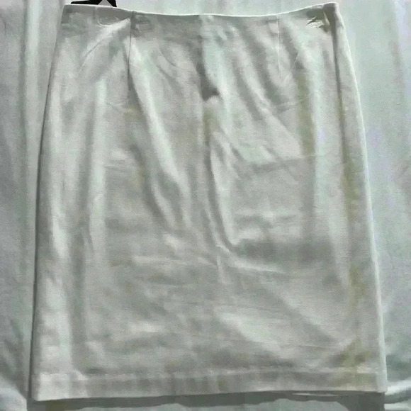 New With Tags DONCASTER Women Skirt Size 10 White Pencil Knee Length Zip Career - Picture 8 of 8